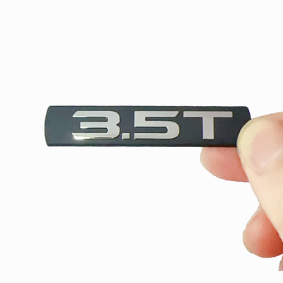 Op maat gemaakte productie van eindmetalen logo's voor automobielnikel-elektrogebouwde borden