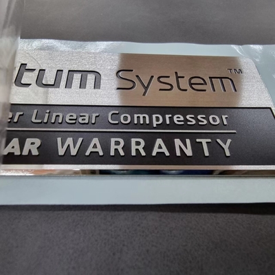 Professionele aanpassing van metaal-aluminium logo's milieuvriendelijk en opvallend