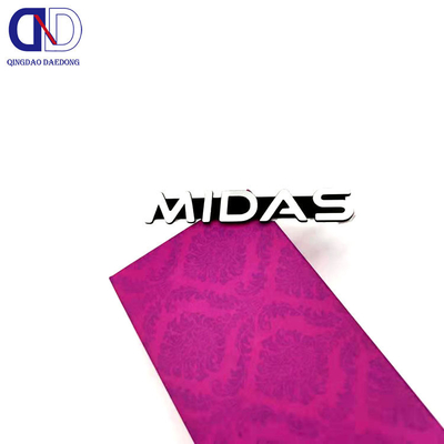 Hoge vraag Op maat gemaakte productie van aluminium metaal logo voor OEM installatie behoeften