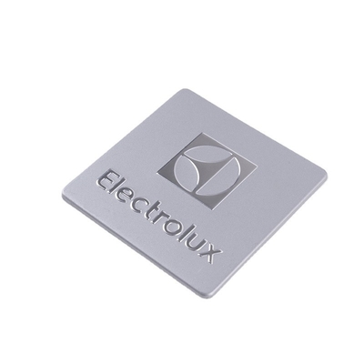 Rechtstreekse verkoop van professionele elektrogebouwde nikkelmetalen logo's voor OEM-installatie